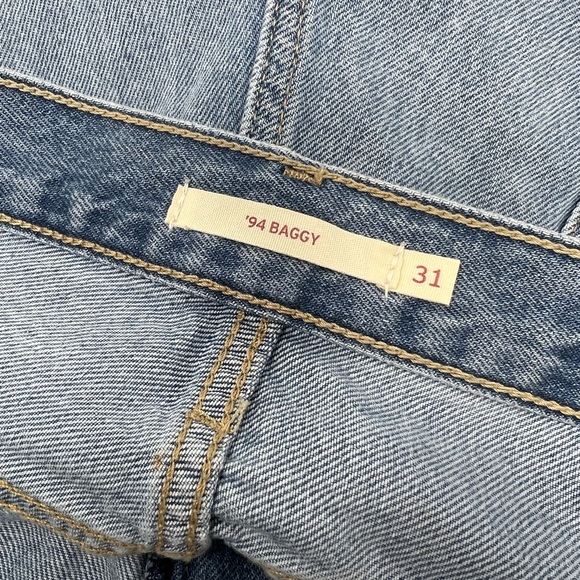 Size 31 Women’s Levi’s Jeans #1847 - Picture 6 of 13